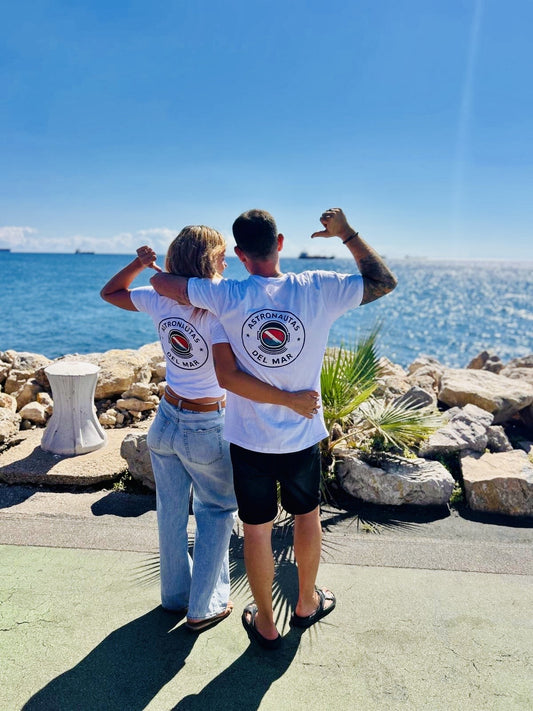 Camiseta Astronautas del Mar con dos logos. 15% dto