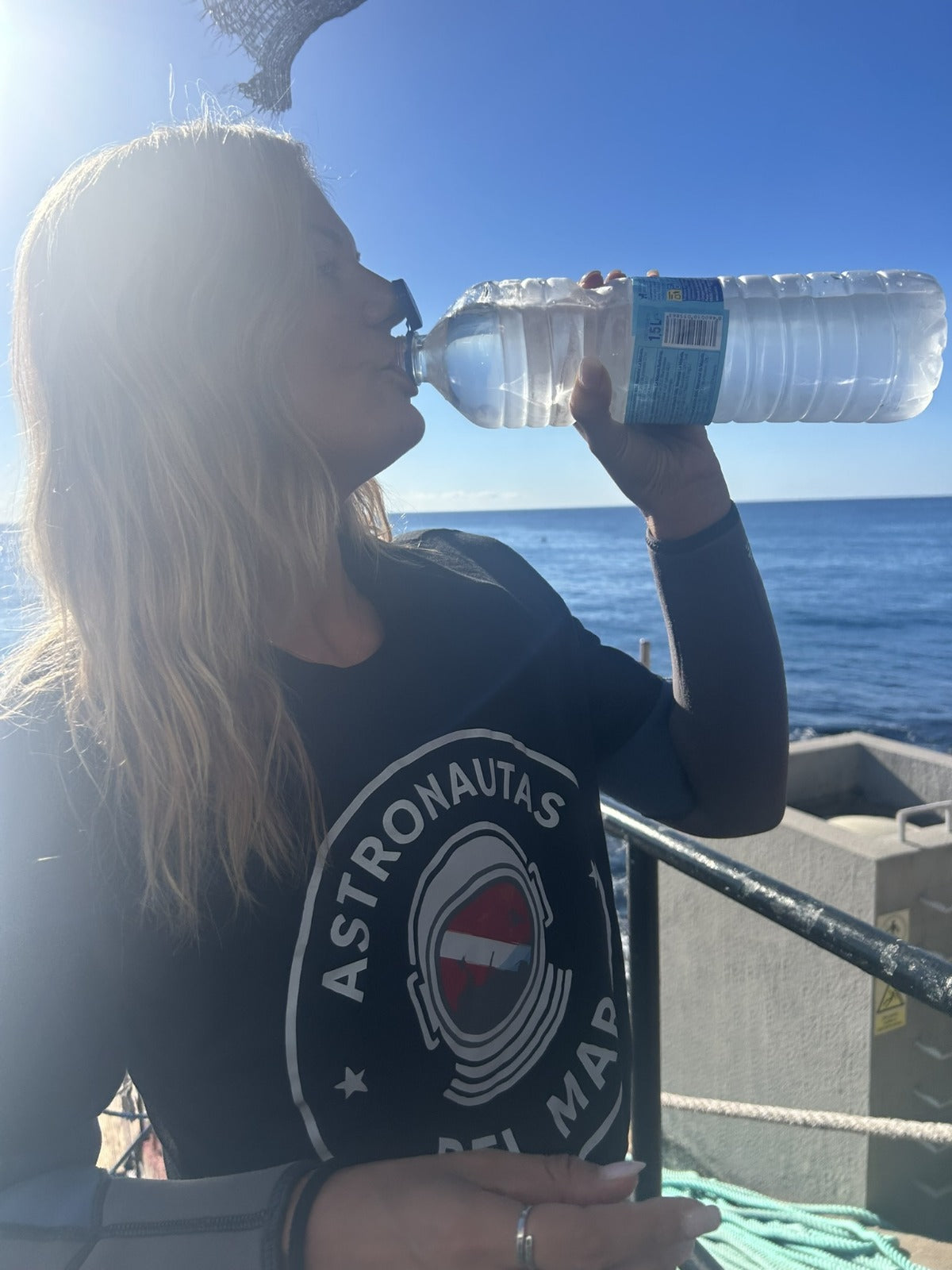 Camiseta Astronautas del Mar un logo.